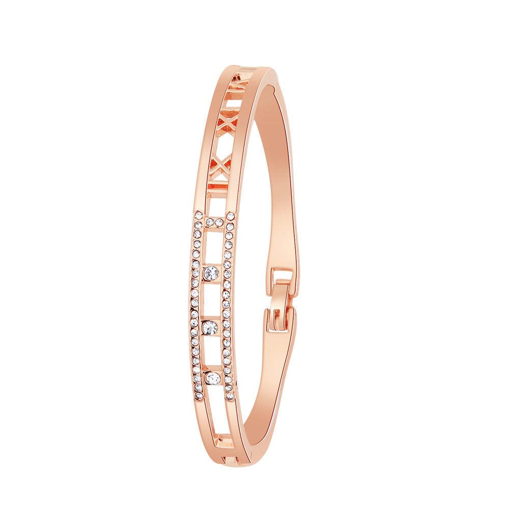 Fashionable Quartz Watch and Bracelet Set for Women
